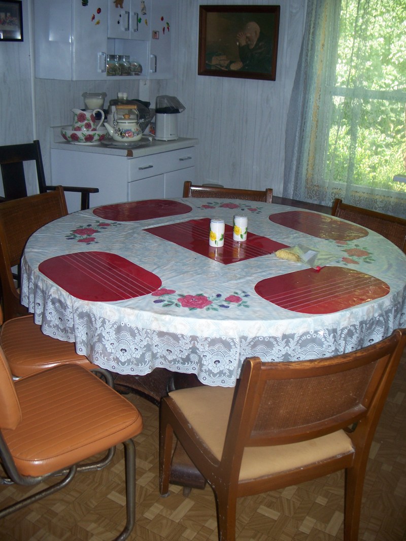 The pedastal table 