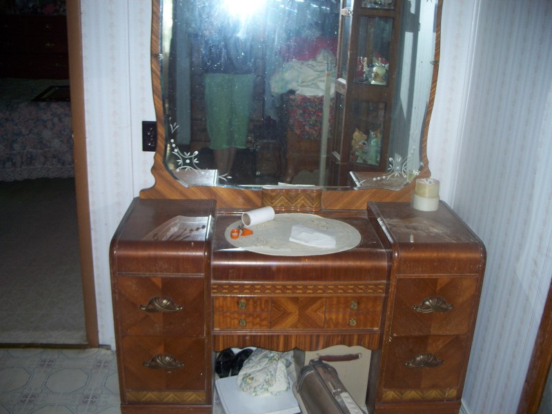 beautiful vanity with etched mirror