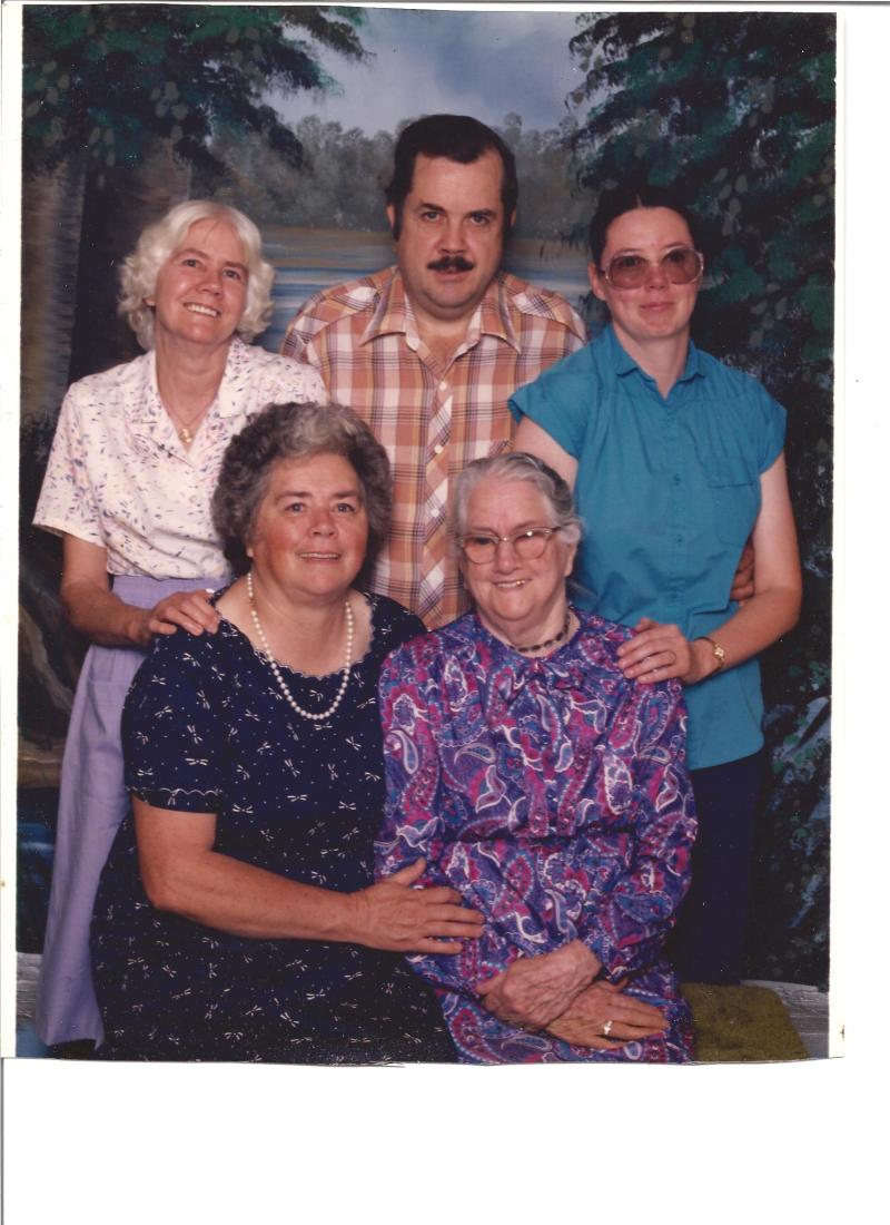 Back: Uba Faye Pruett, Roy Earl Pruett/Pruitt, Linda Gay (Matney) Pruitt; Front: Eunice Ilene (Pruett) George, Sadie Caroline (Deskins) Pruett