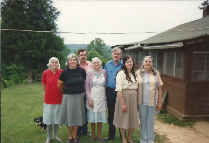 L to R: Uba Faye Pruett, Eunice Ilene {Pruett} George, Roy Earl Pruitt, Sadie Caroline {Deskins} Pruett, James Travis Pruitt, Violet Leola {Pruett} Hagerman, Delta Doris {Pruett} Rose
