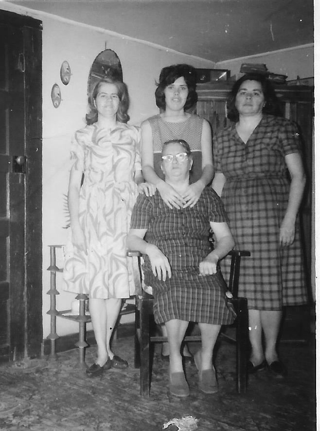 sitting: Sadie Caroline Deskins Pruett, standing L to R: Uba Faye Pruett, Mary Carolyn George Stowe, Eunice Ilene Pruett George