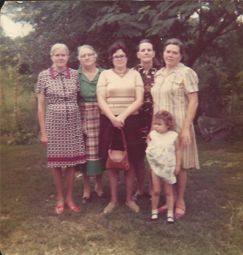 L to R: Uba Faye Pruett, Sadie Caroline Pruett, Ida Lorene Pruett Toler, Delta Doris Pruett Rose, Eunice Ilene Pruett George; Renee Stowe in front