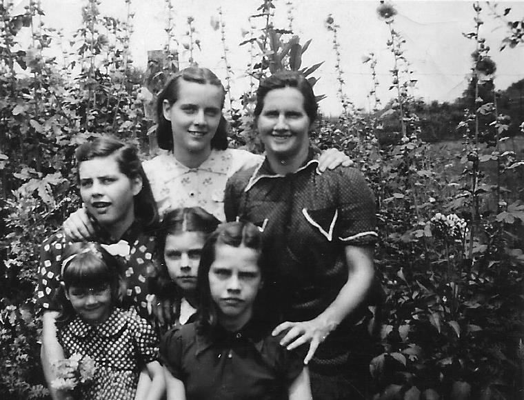 youngest to oldest: Ida Lorene Pruett Toler, Violet Leola Pruett Hagerman, Uba Faye Pruett, Eunice Ilene Pruett George, Delta Doris Pruett Rose, Sadie Caroline Deskins Pruett