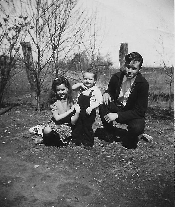 L to R: Ida Lorene Pruett Toler, Roy Earl Pruett/Pruitt, older man unknown