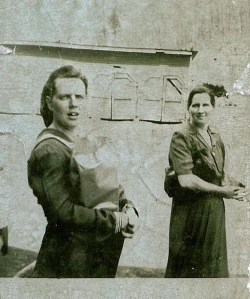 Delta Doris (Pruett) Rose in front. Sadie Caroline (Deskins) Pruett back 