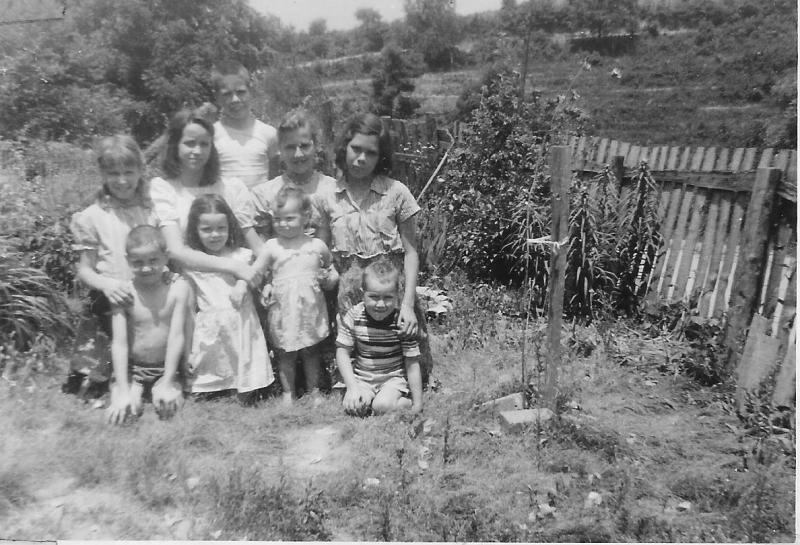 Arlene, Faye, Dale, Lucy,Carol,Benny,Glenna,Ann,Allen